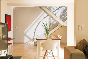dunkeld-village-house-to-rent-in-camps-bay_dininglounge4