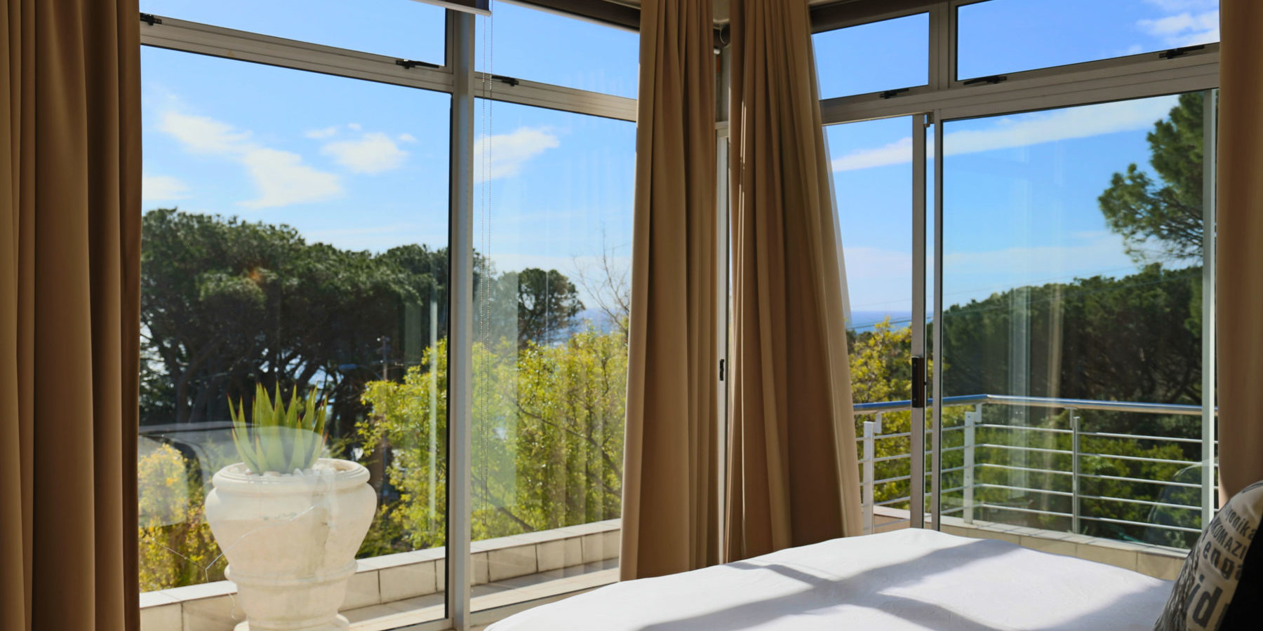 Dunkeld Village 3 bed townhouse to rent in Camps Bay