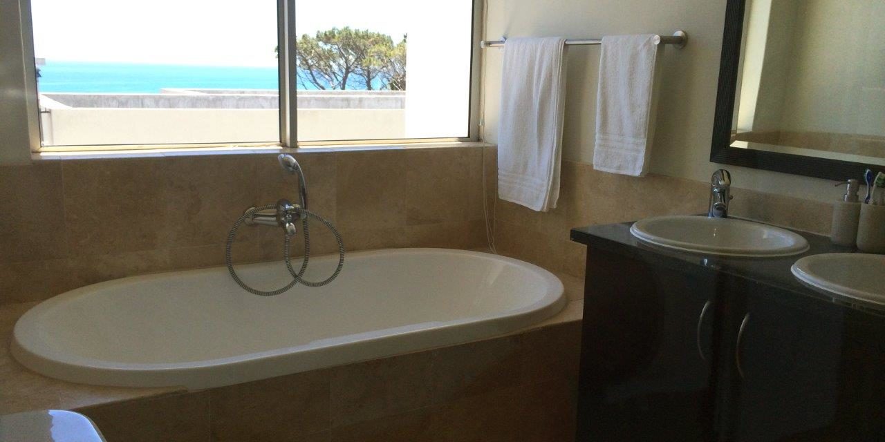 Holiday apartment to rent in Camps Bay