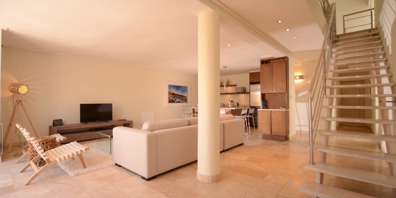 Holiday apartment to rent in Camps Bay