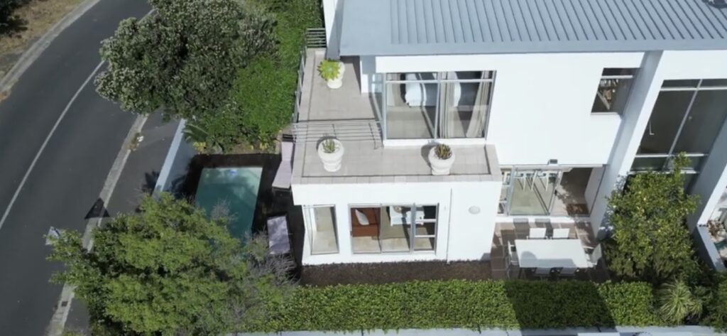 4 Dunkeld Village, close to Camps Bay beach, pool, garden, BBQ