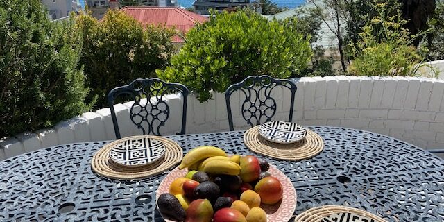 Holiday home to rent in Camps Bay near Bakoven beach