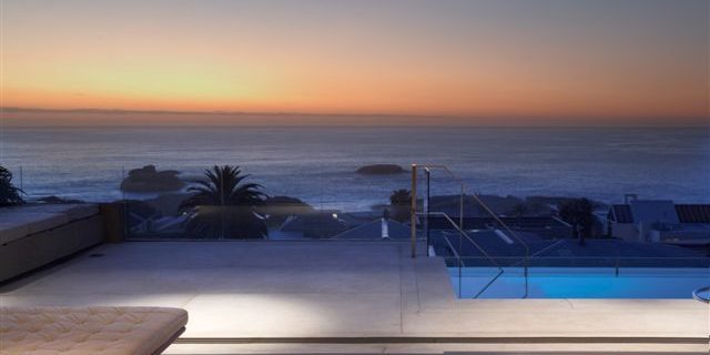 Luxury penthouse apartment to rent in Camps Bay