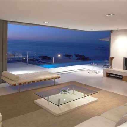 Luxury penthouse apartment to rent in Camps Bay