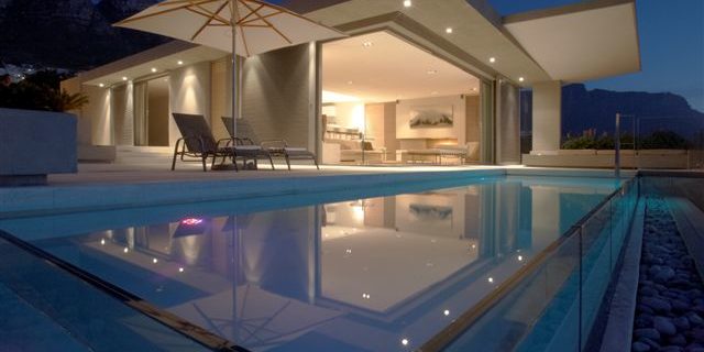 Luxury penthouse apartment to rent in Camps Bay