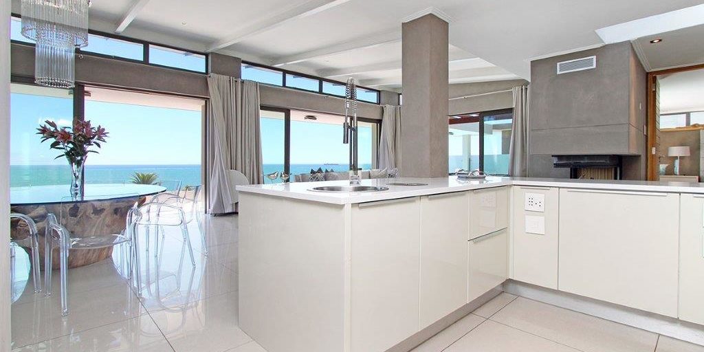 Holiday apartment to rent in Camps Bay
