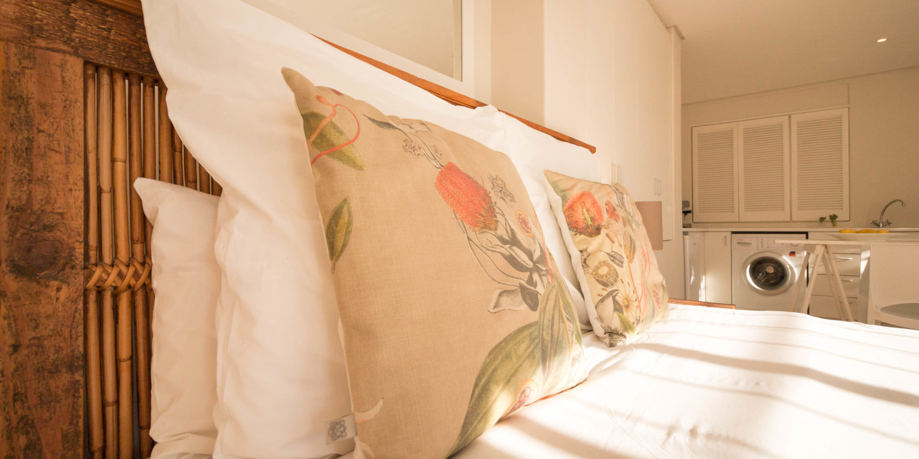 Self-catering studio apartment to rent in Camps Bay