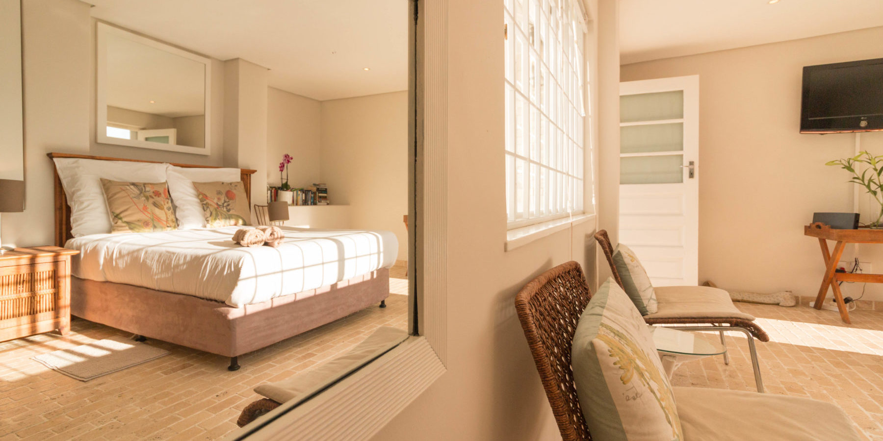 Self-catering studio apartment to rent in Camps Bay