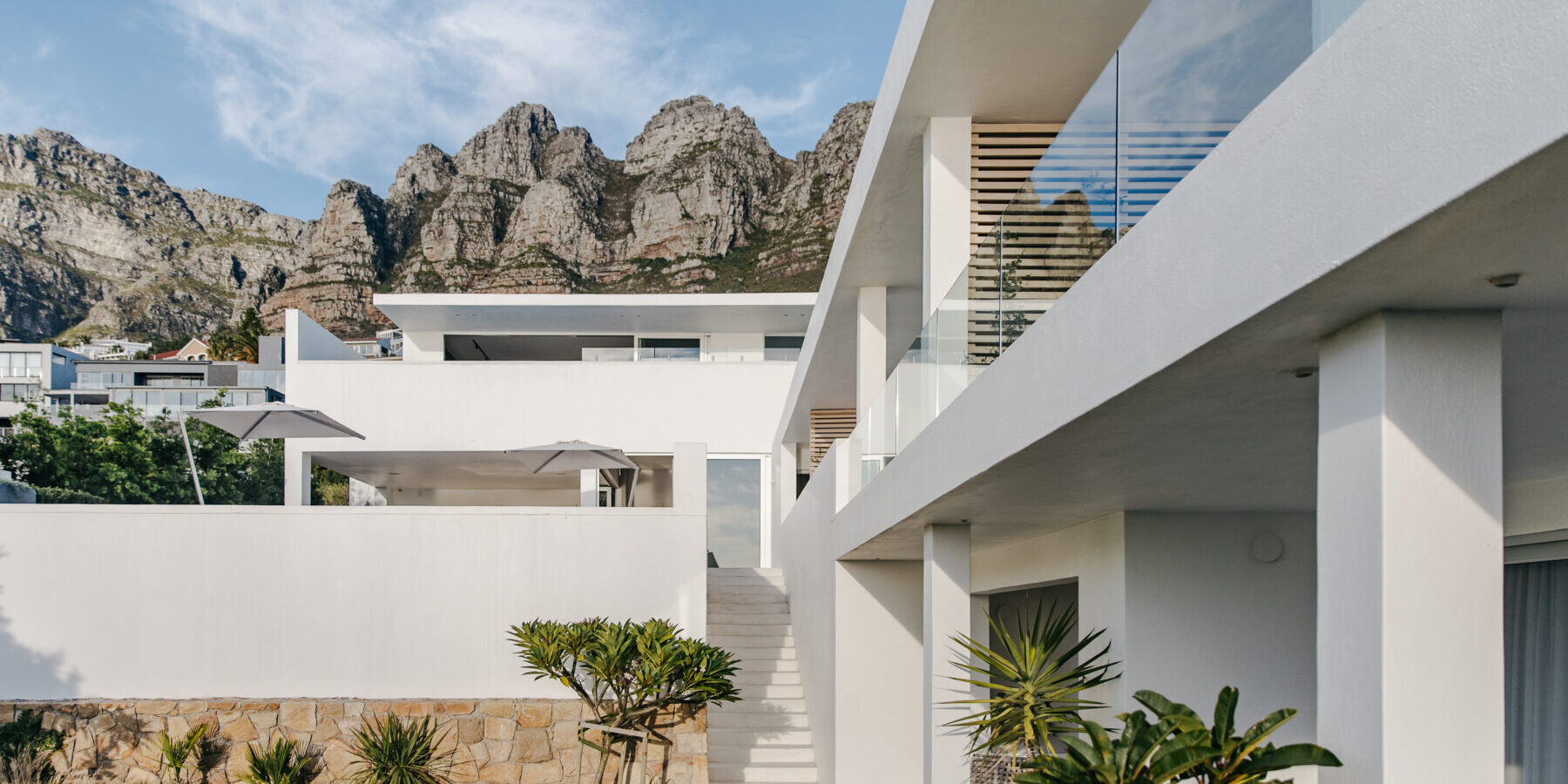 Luxury 8 bedroom villa to rent in Camps Bay with a great view including breakfast