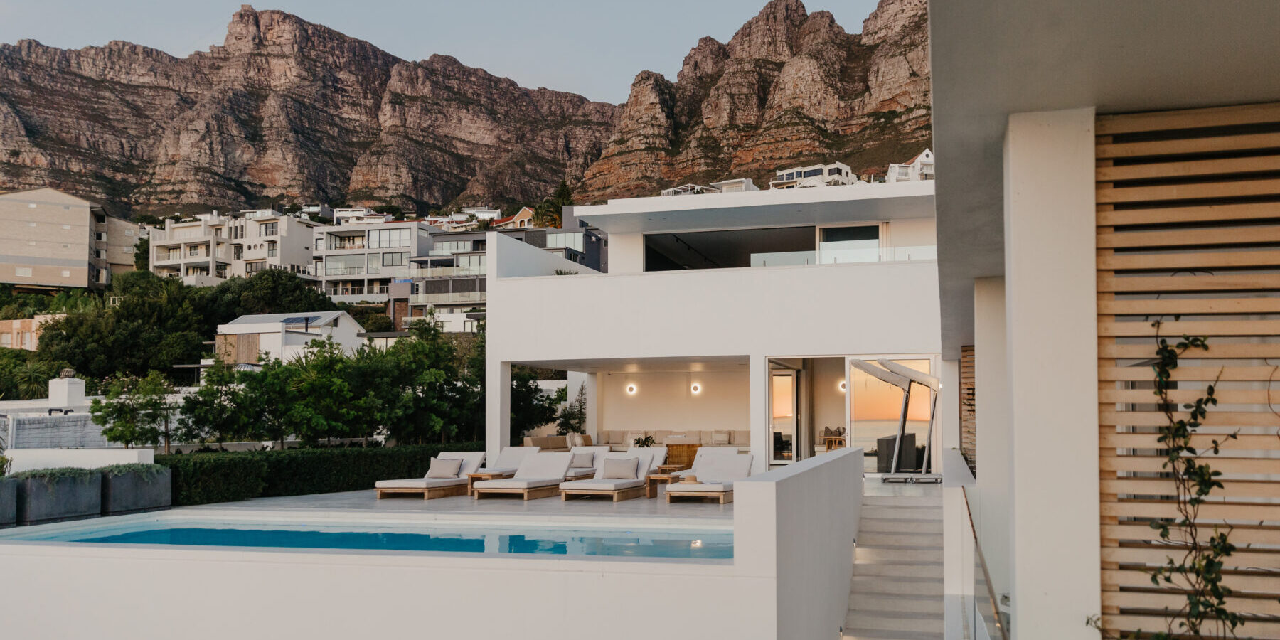 Luxury 8 bedroom villa to rent in Camps Bay with a great view including breakfast