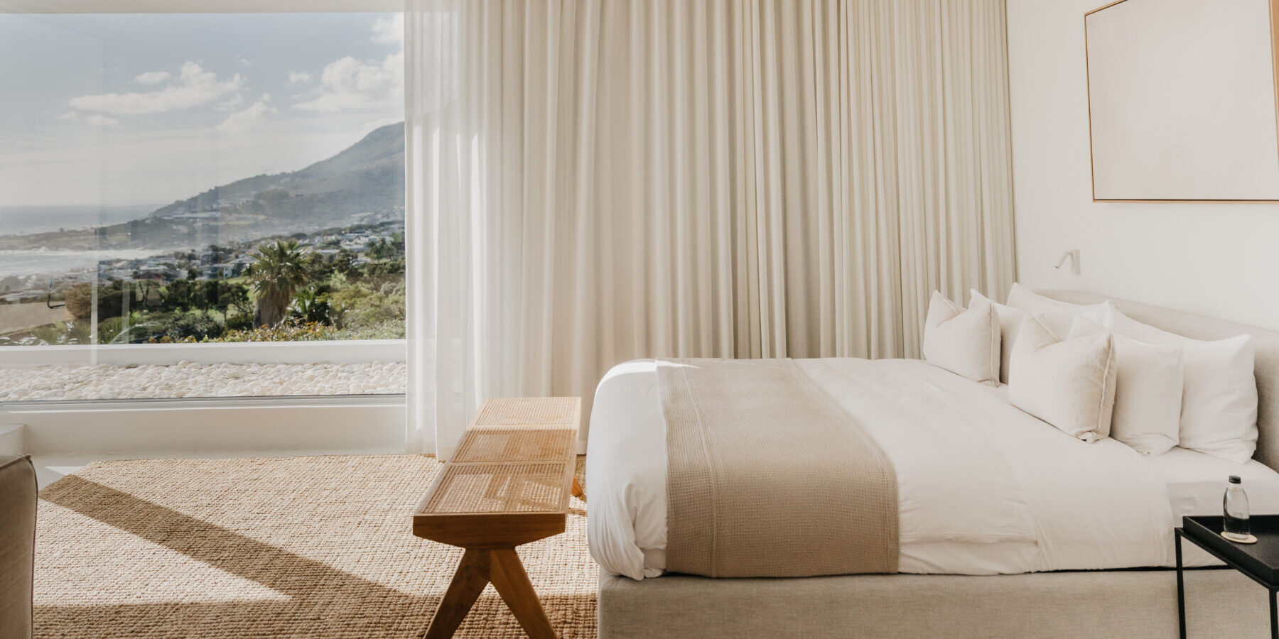 Luxury 8 bedroom villa to rent in Camps Bay with a great view including breakfast