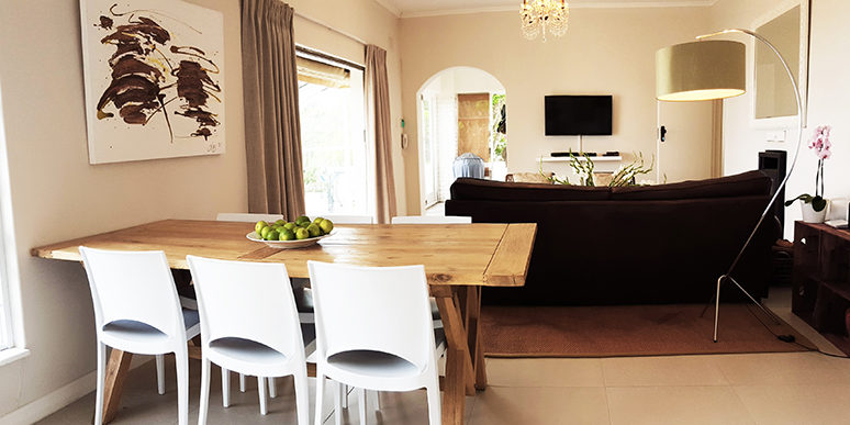 1 Bedroom holiday house with a view and garden to rent Bakoven, Camps Bay