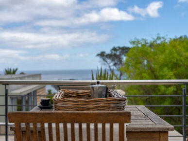 Dunkeld Village, townhouse to rent for holidays and monthly rentals with pool and garden