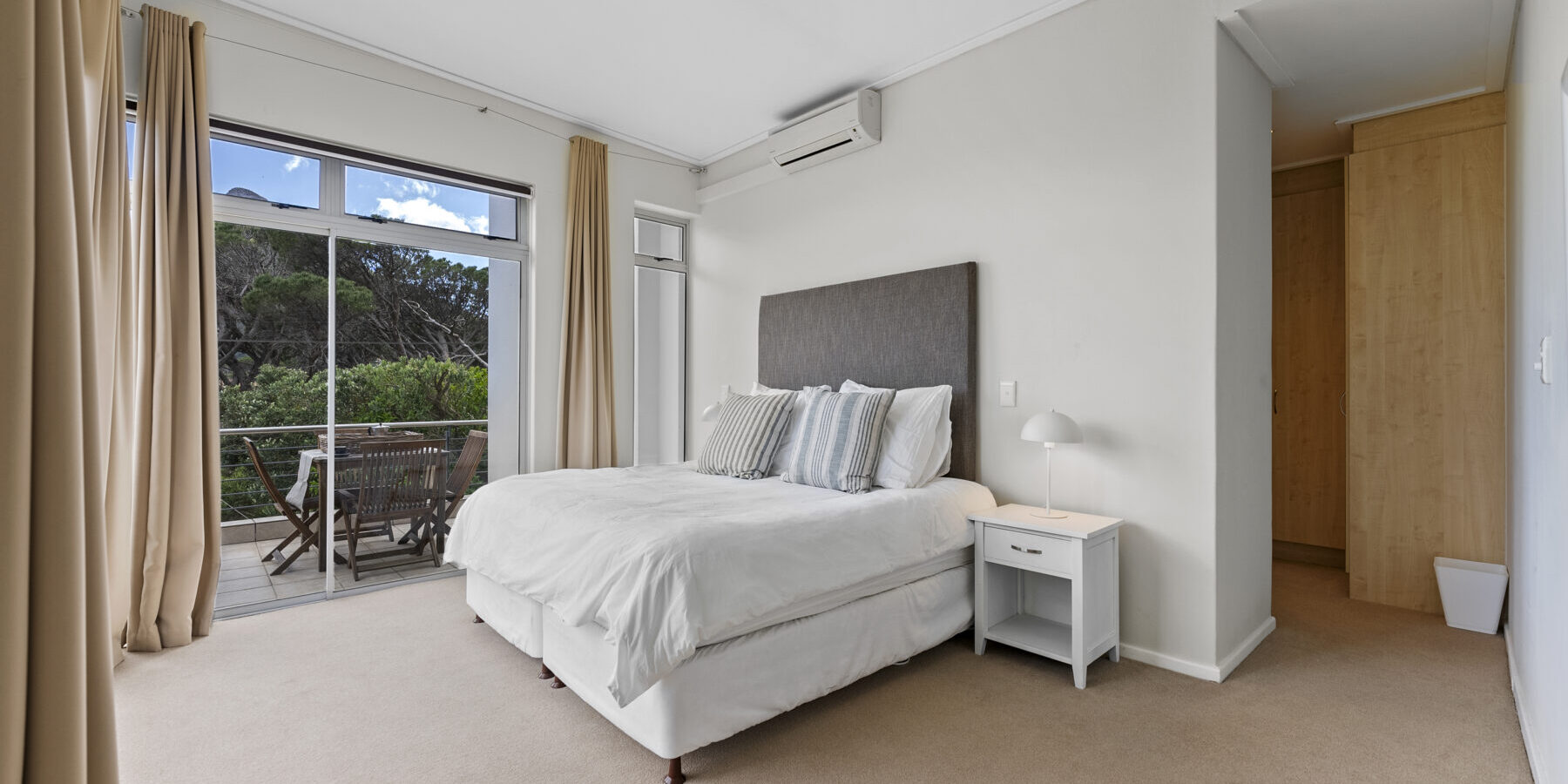 3 Bed townhouse to rent in Camps Bay, pool, garden, BBQ, garage, close to the beach