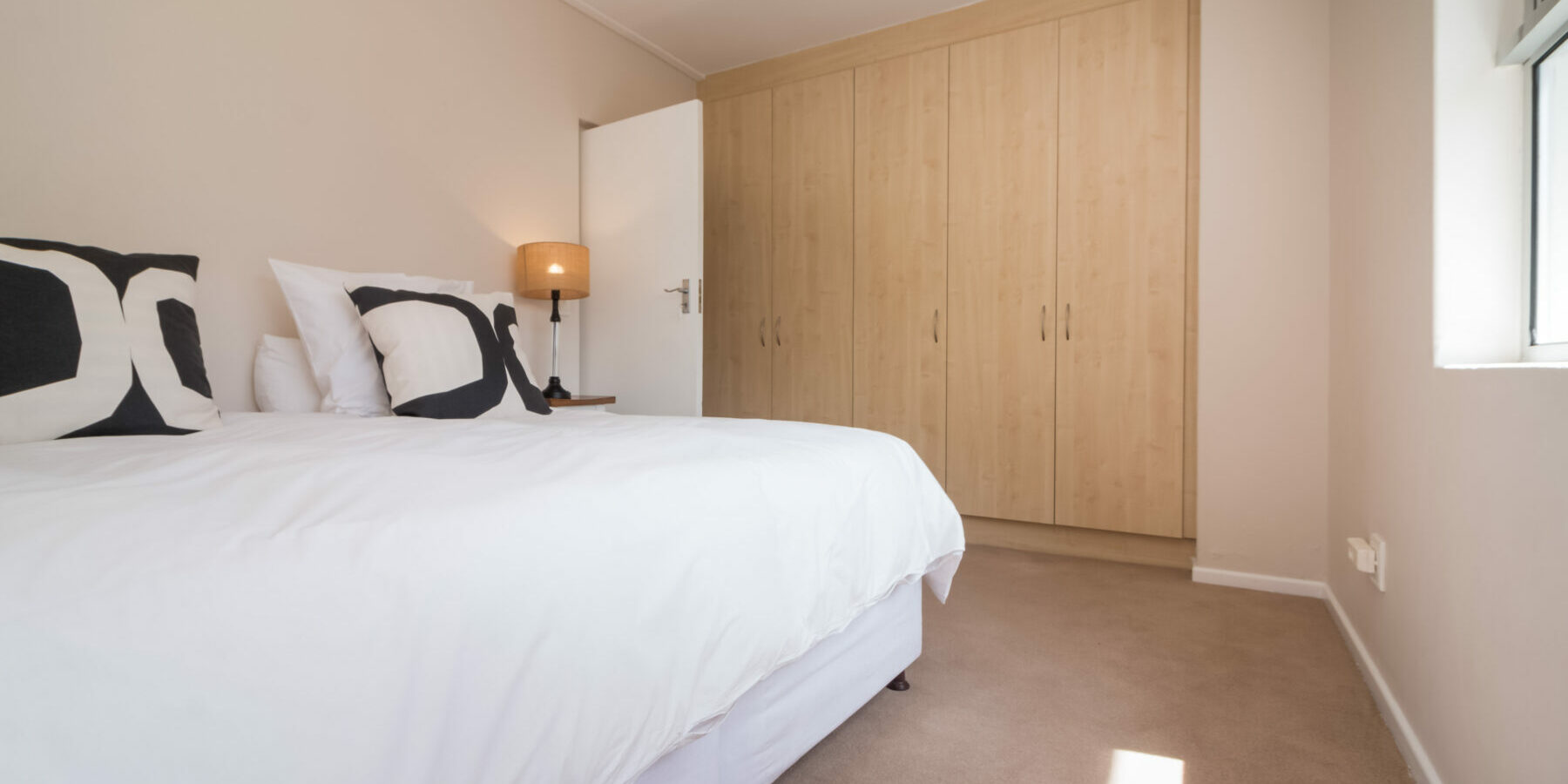 Camps Bay house to rent with private pool, close to the beach and green belt