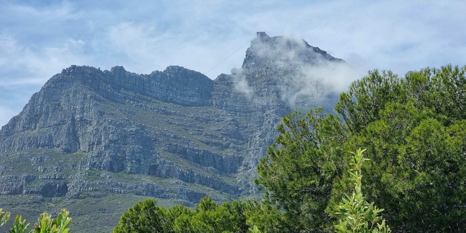 Camps Bay house to rent with private pool, close to the beach and green belt