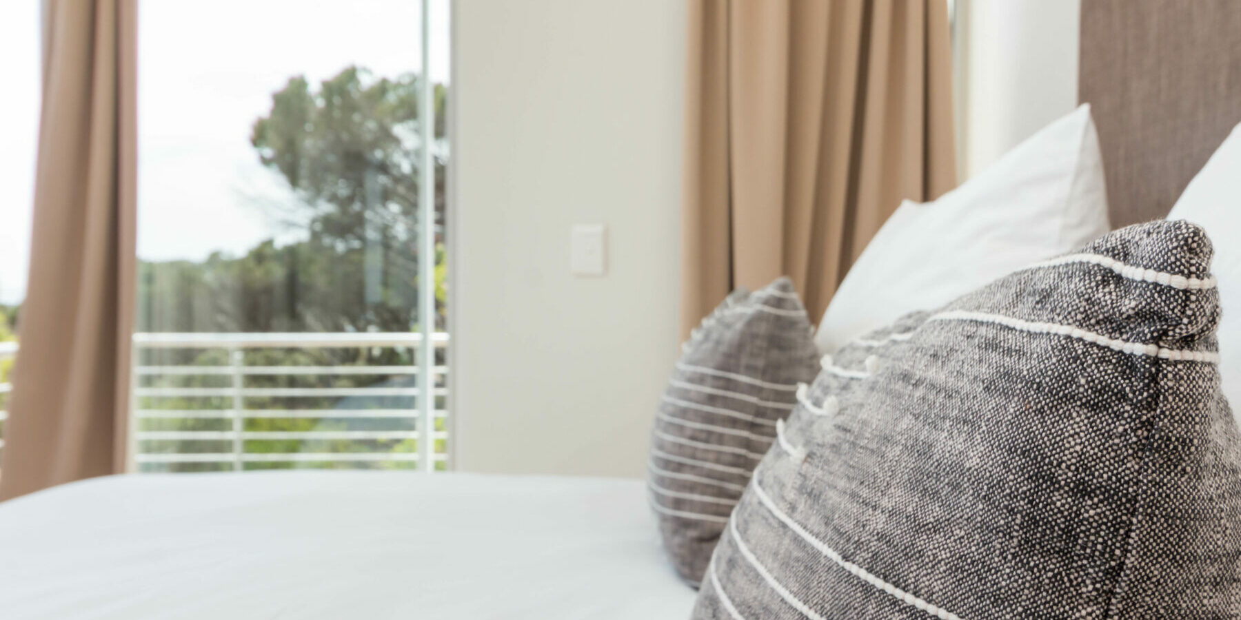 Camps Bay house to rent with private pool, close to the beach and green belt