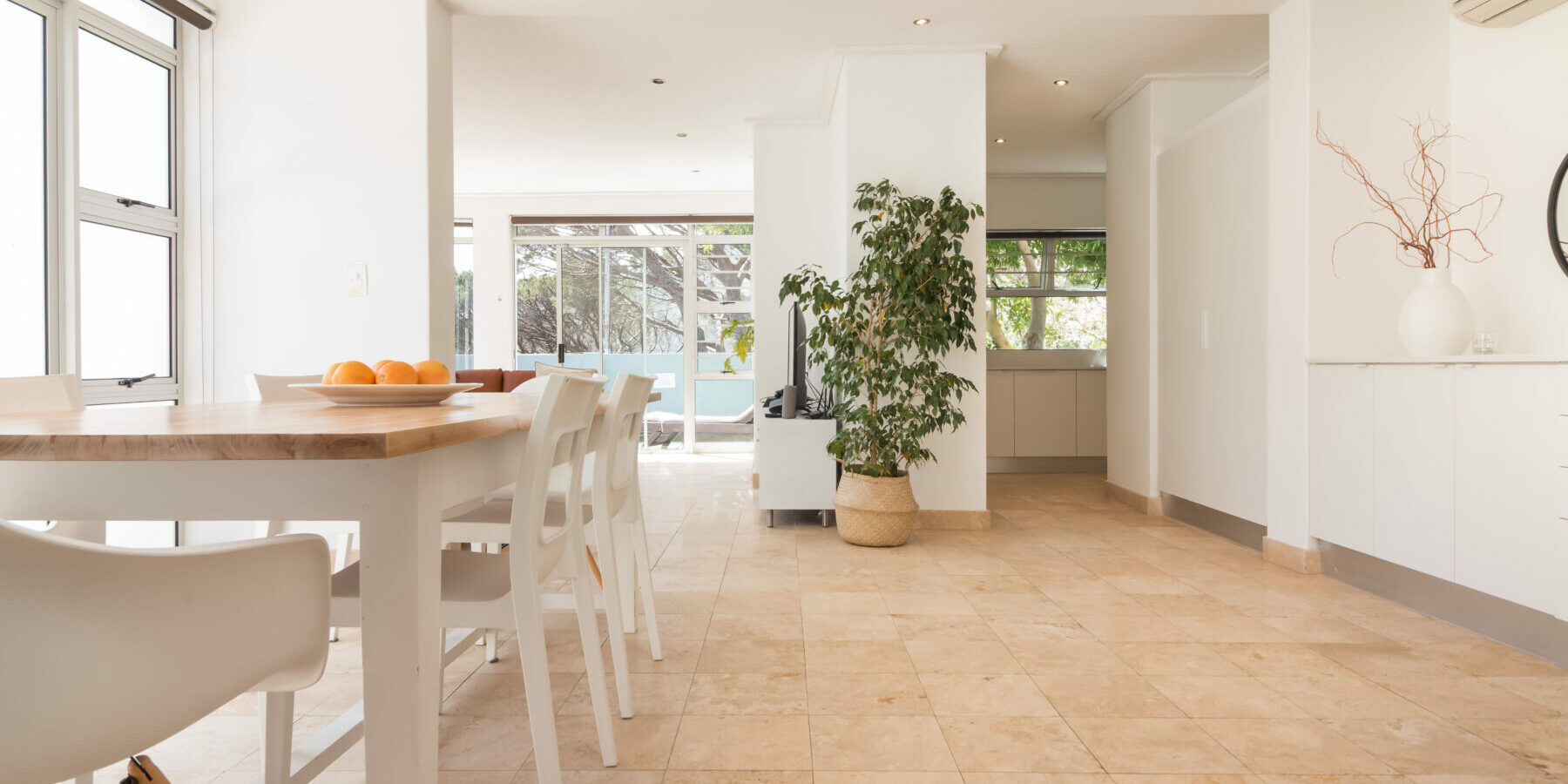 Camps Bay house to rent with private pool, close to the beach and green belt
