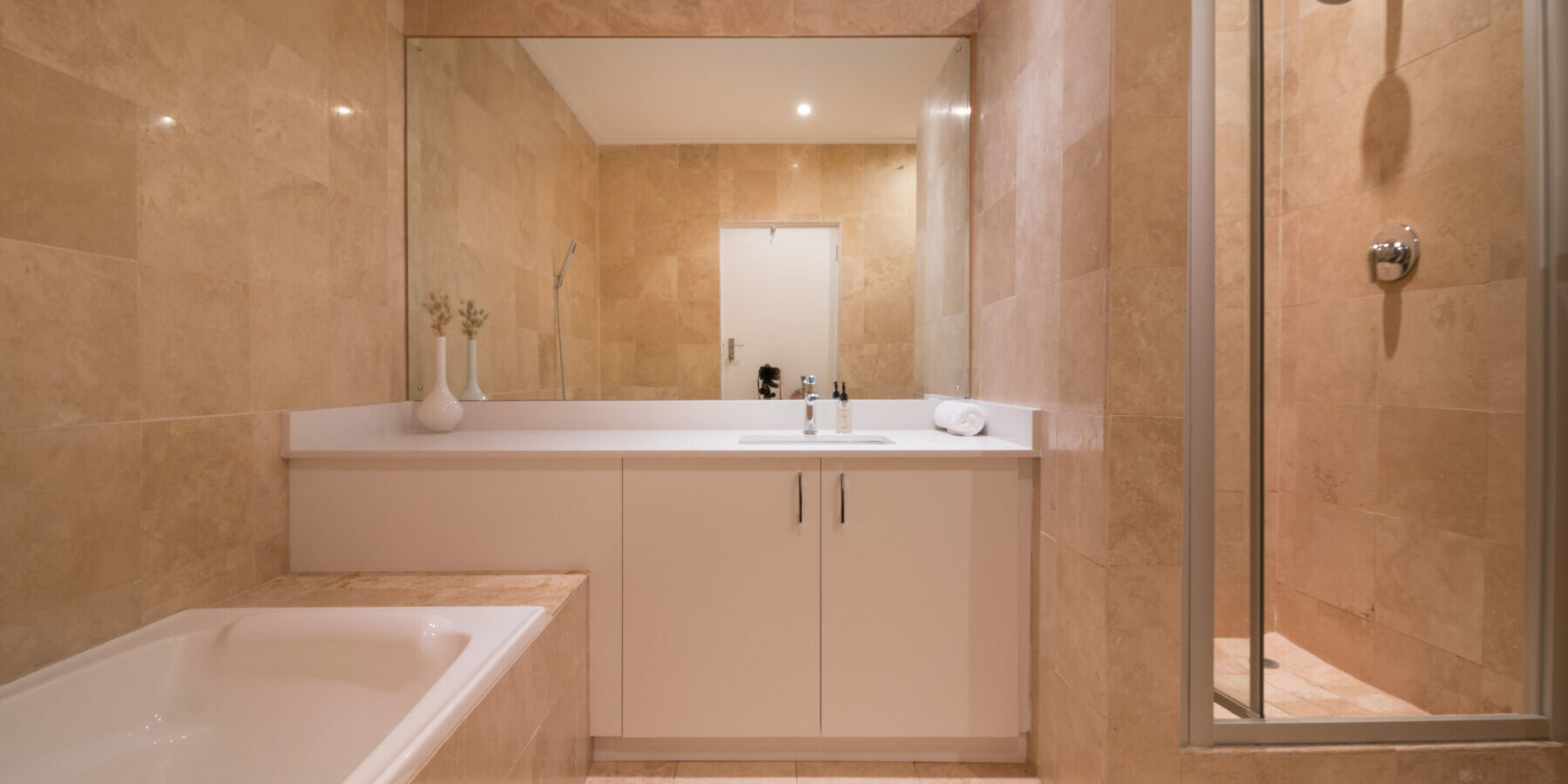 Camps Bay house to rent with private pool, close to the beach and green belt