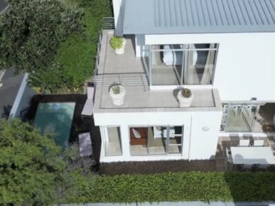3 Bed townhouse to rent in Camps Bay, pool, garden, BBQ, garage, close to the beach