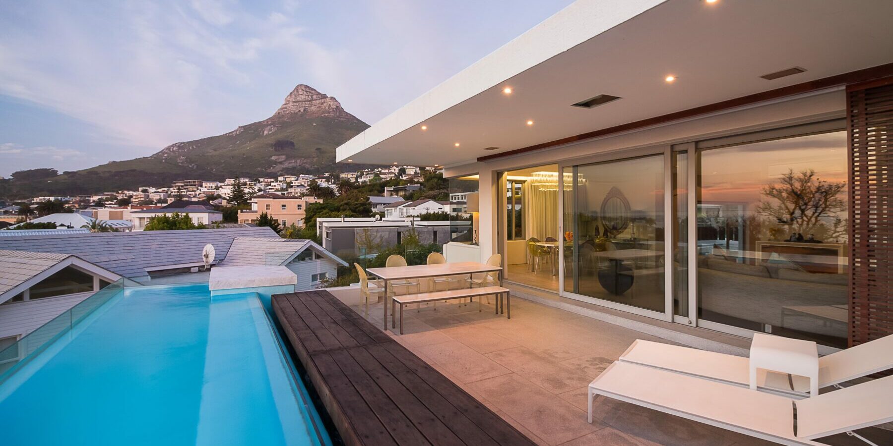 3 Bed villa in Central Drive Camps Bay