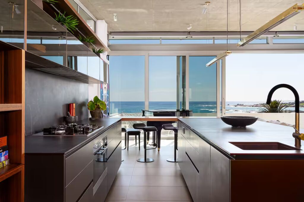 Large Luxury Camps Bay Villa to rent in Bakoven