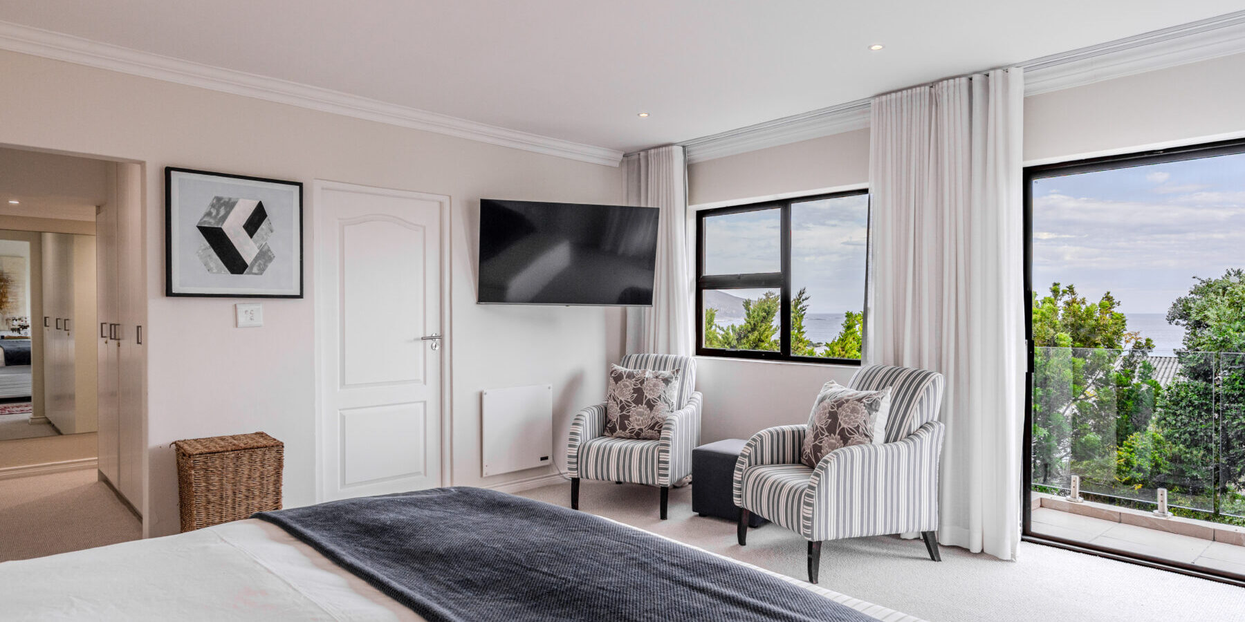 3 Bedroom house to rent in 1st Crescent, Camps Bay